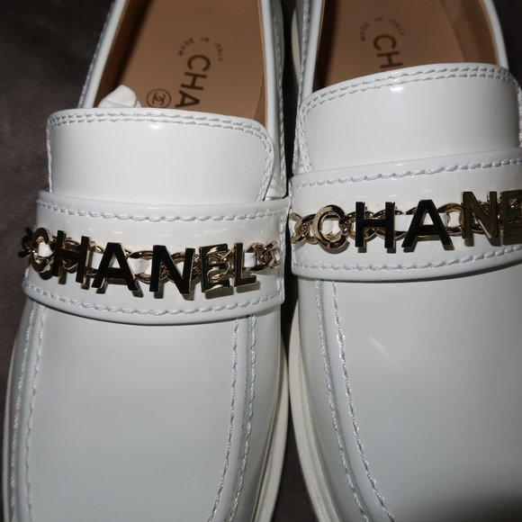 Chanel White Patent Loafers | 2023 Spring/Summer Collection Size 37.5 - Picture 4 of 5